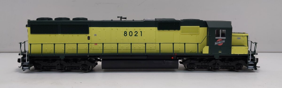Walthers 910-19752 HO Chicago & North Western EMD SD60 Spartan Cab #8021 W/DCC