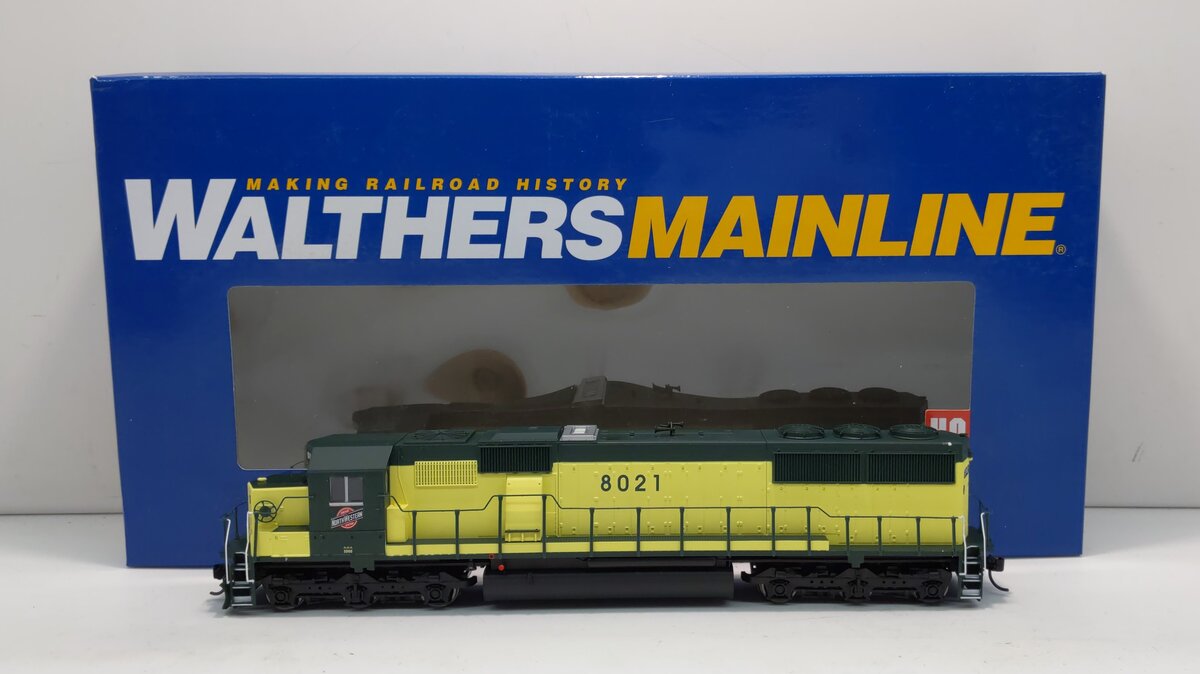 Walthers 910-19752 HO Chicago & North Western EMD SD60 Spartan Cab #8021 W/DCC