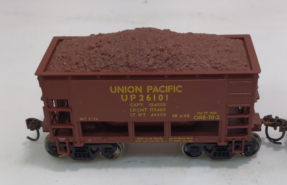 Athearn 87084 HO Union Pacific 24' Offset Ore Car with Load #1 (Set of 4)