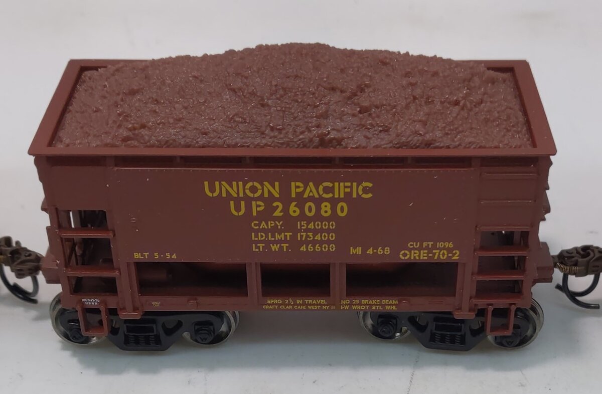 Athearn 87084 HO Union Pacific 24' Offset Ore Car with Load #1 (Set of 4)
