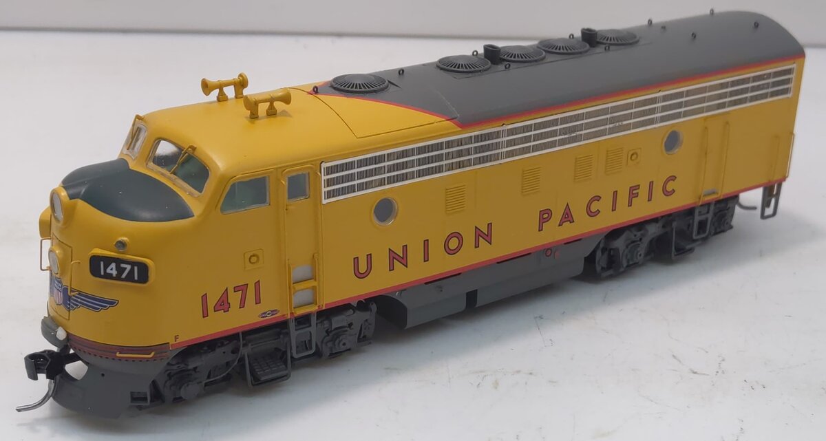 InterMountain 49003S HO Union Pacific EMD F7A Diesel Engine with Sound & DCC