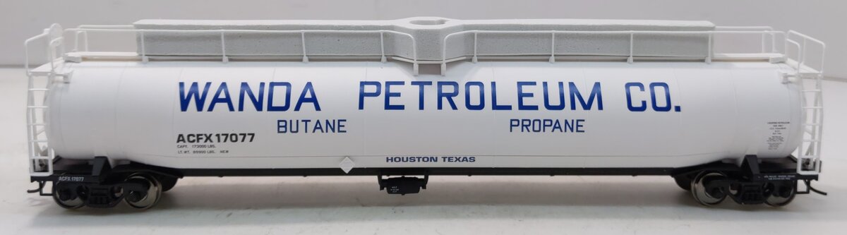Atlas 1739-2 HO Wanda Petroleaum 33,000 Gallon Tank Car #17077