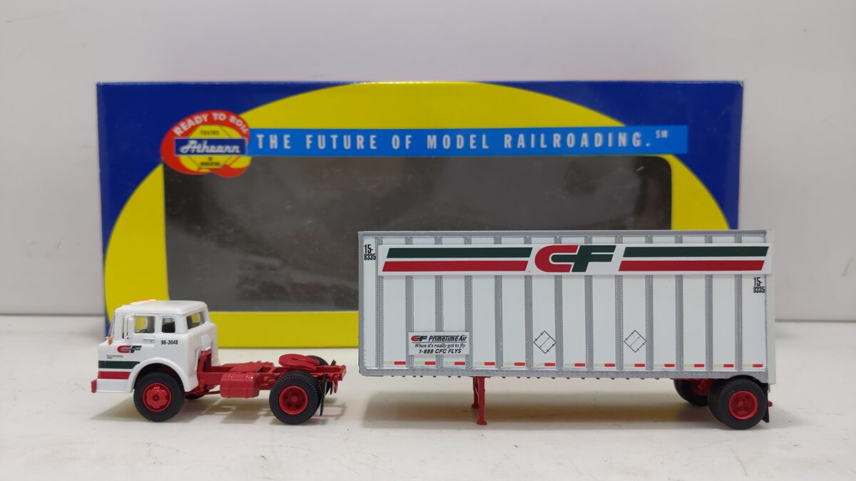 Athearn 91001 HO Scale RTR Consolidated Freightways Ford C w/ 28' Wedge Trailer