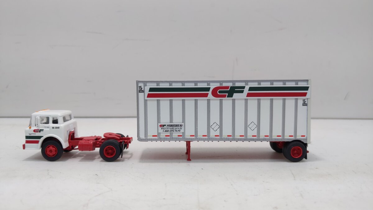 Athearn 91001 HO Scale RTR Consolidated Freightways Ford C w/ 28' Wedge Trailer