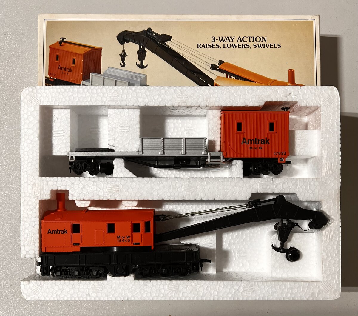 Bachmann 1438 HO Scale Amtrak Crane Car and Boom Tender Set