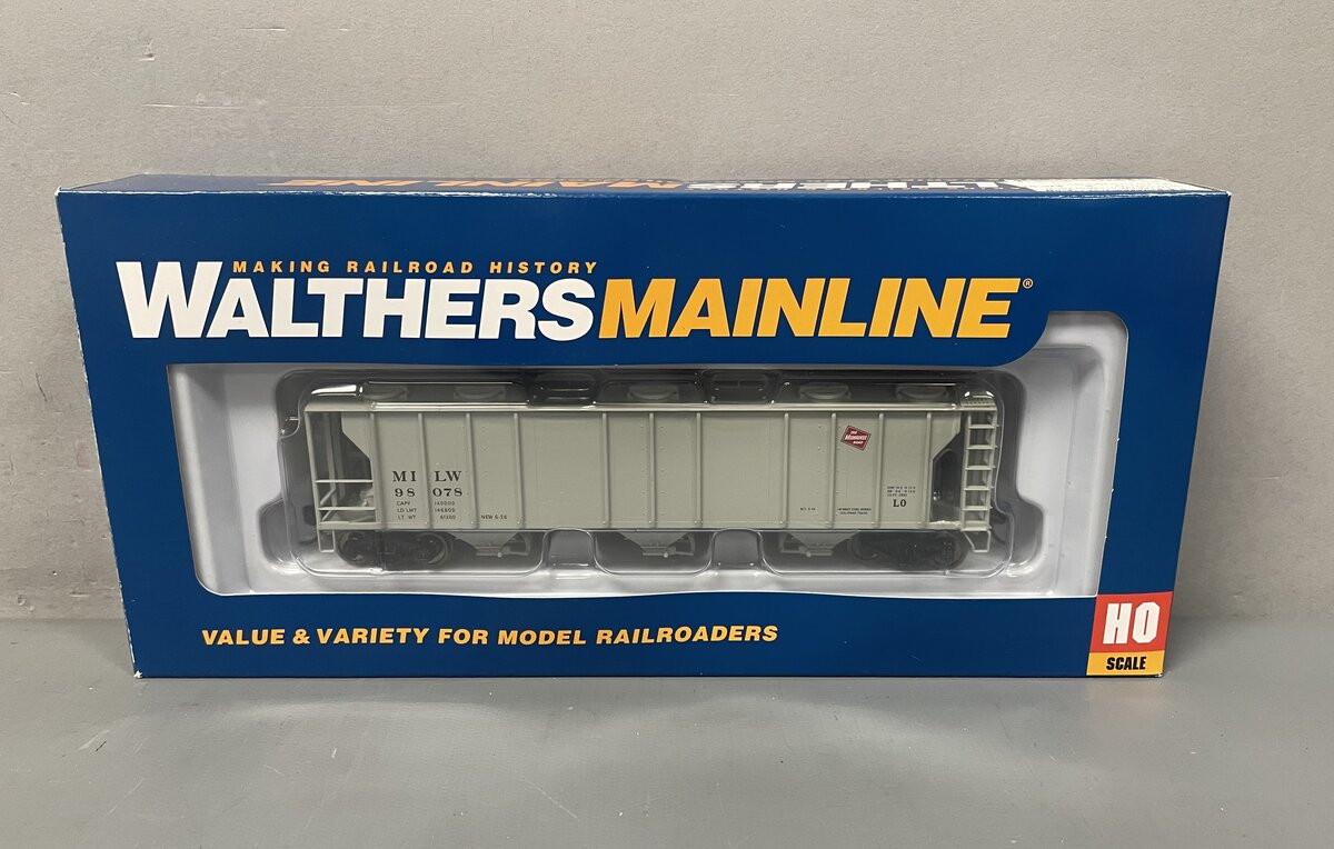 Walthers 910-7024 HO Milwaukee Road 50' PS-2 2893 3-Bay Covered Hopper #98078