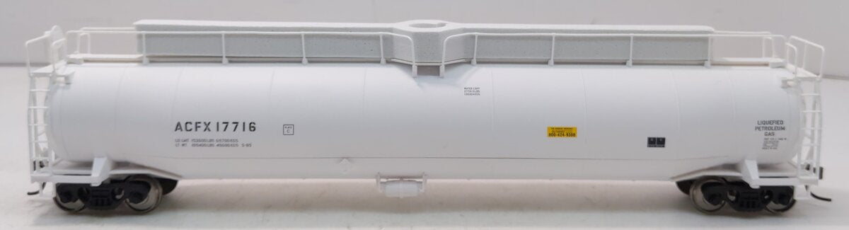 Atlas 17354 ACFX 33,000 Gallon Tankcar #17716