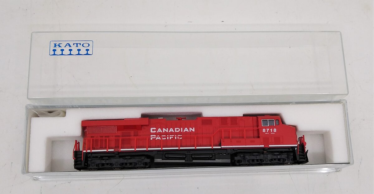 Kato 176-8904 N Canadian Pacific Diesel Locomotive #8718