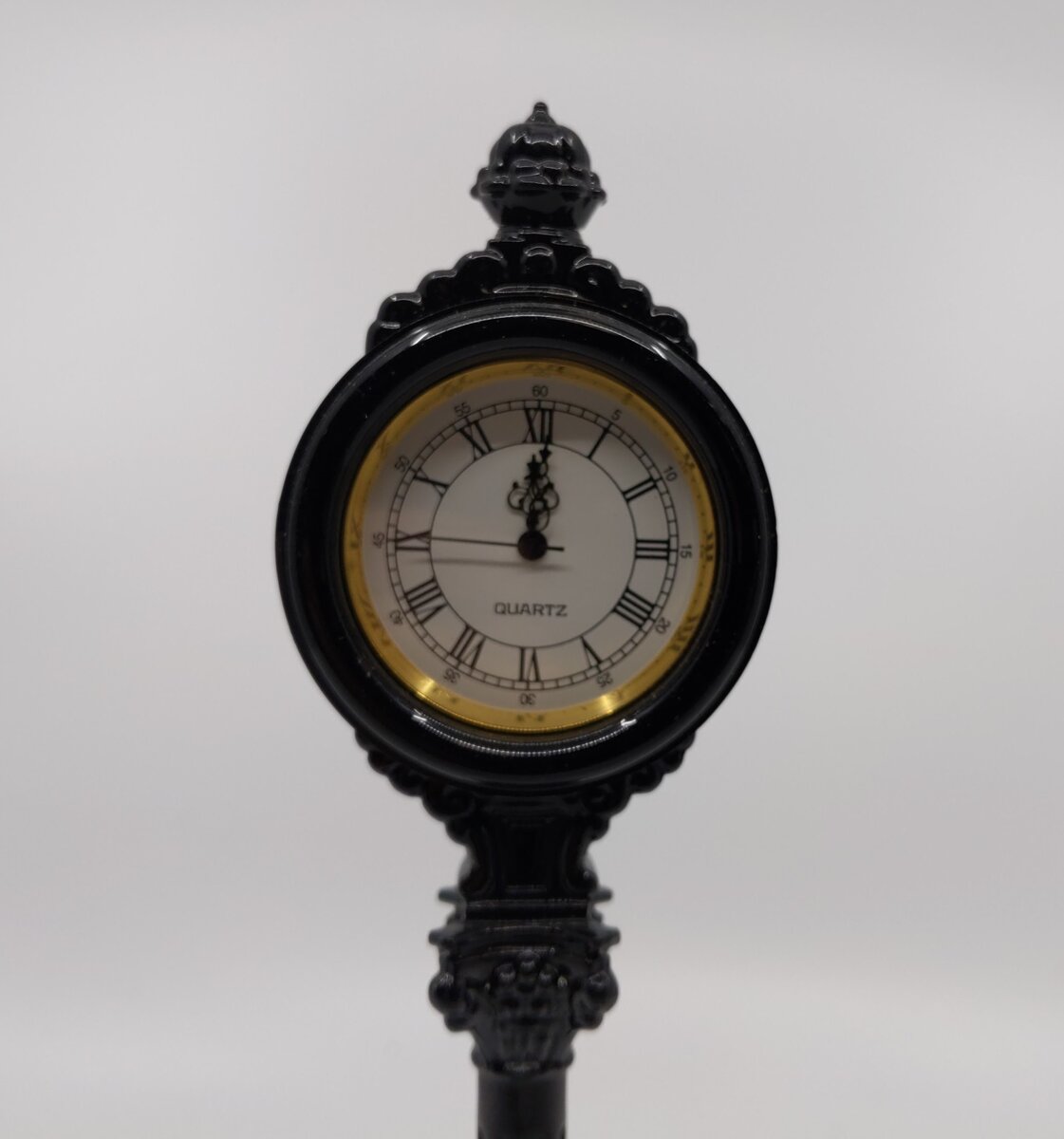 MTH 30-11049 O Scale Black Operating Street Clock