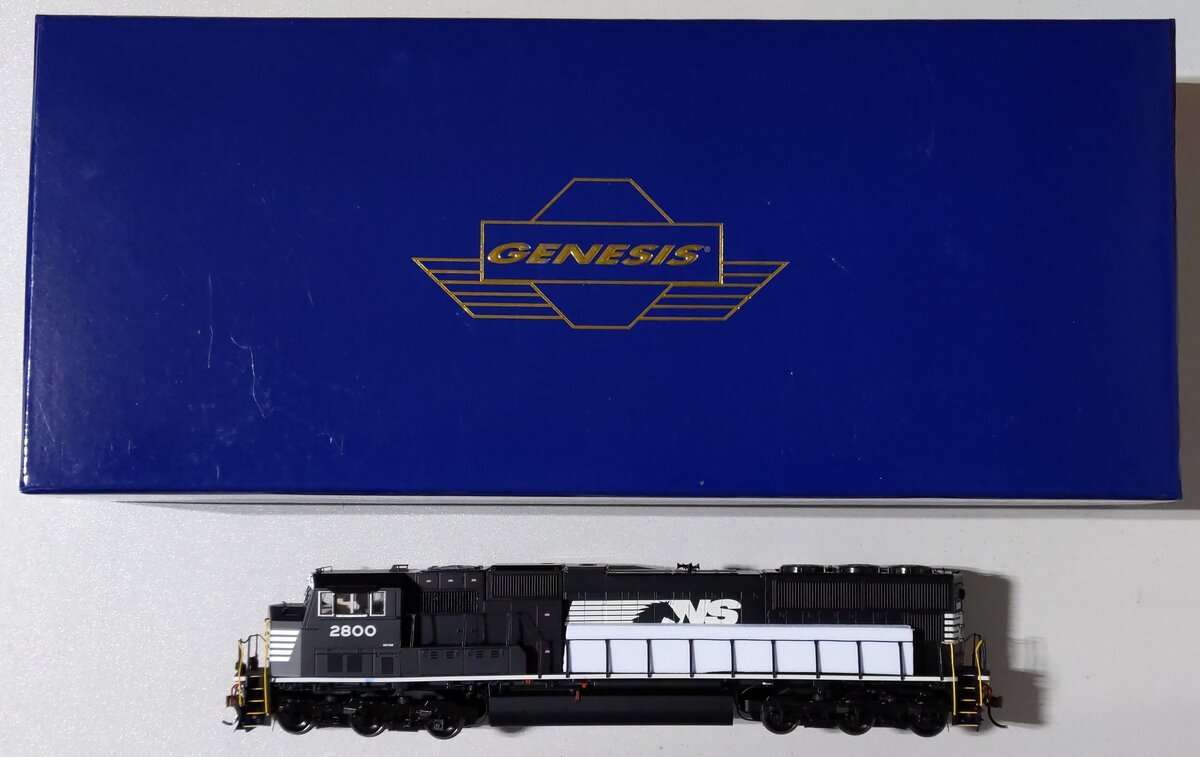 Athearn G69315 HO Norfolk Southern EMD SD75M Diesel Loco w/DCC & Sound #2800