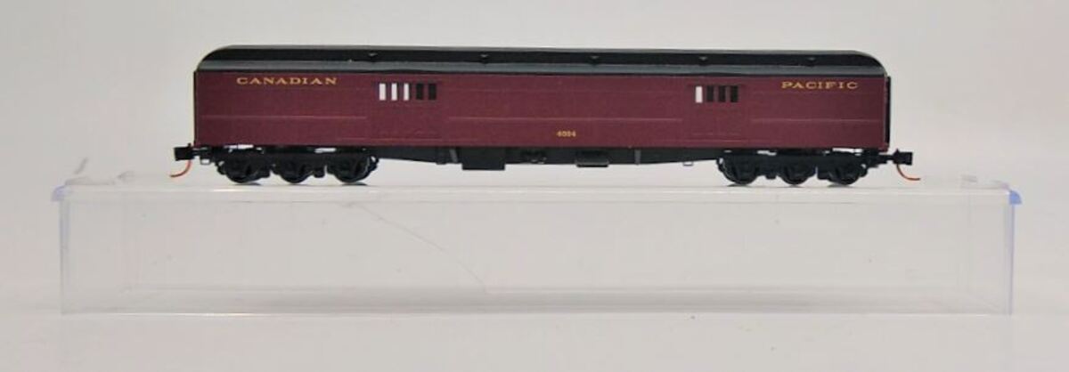 Micro-Trains 14700080 N Canadian Pacific 70' Express Baggage Car #4554