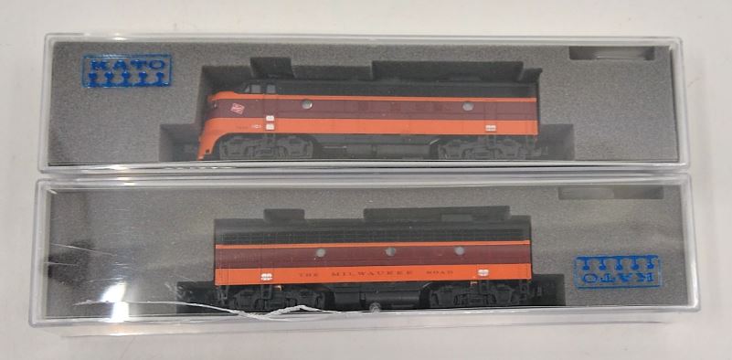 Kato 106-0430 N Milwaukee Road EMD FP7A & F7B Diesel Locomotive #95A/95B