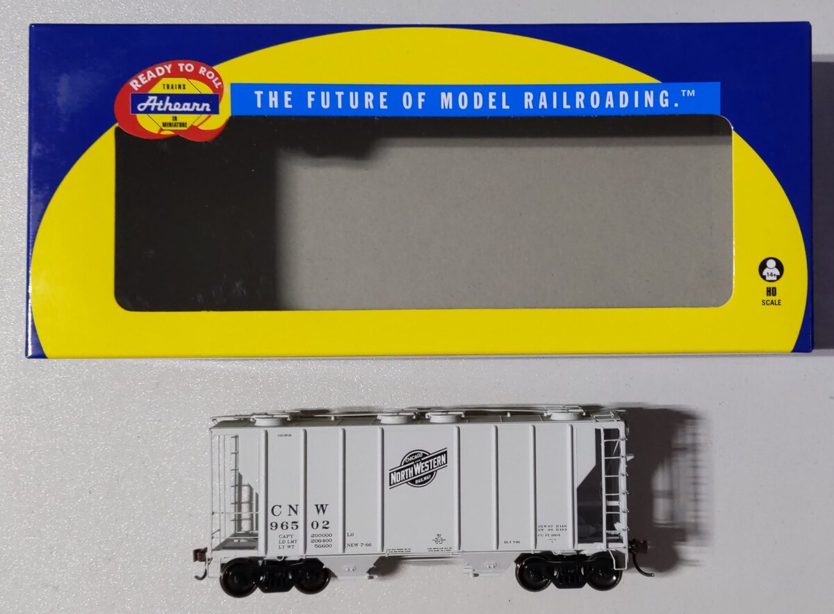 Athearn 14562 HO Chicago & North Western PS-2 2600 Covered Hopper RTR #96502