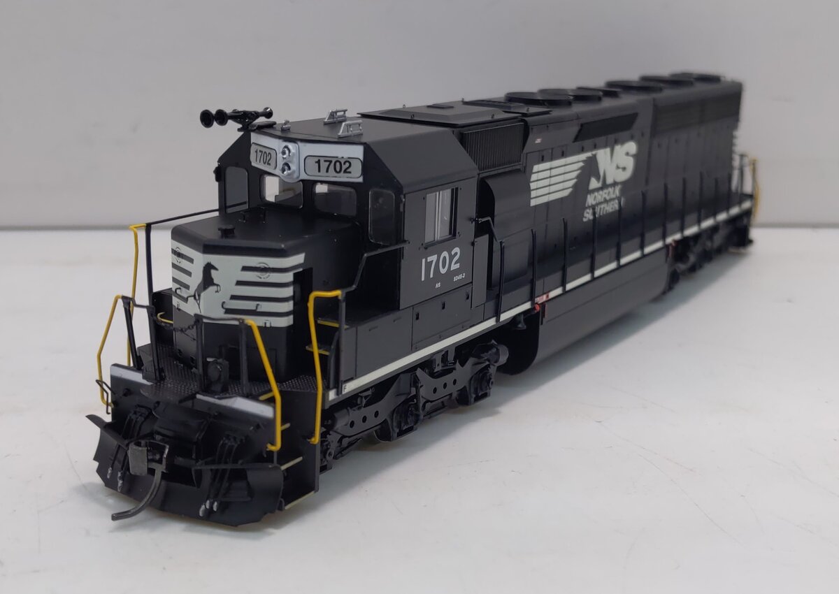 Athearn G67210 HO Norfolk Southern SD45-2 Diesel Locomotive w/DCC & Sound #1702