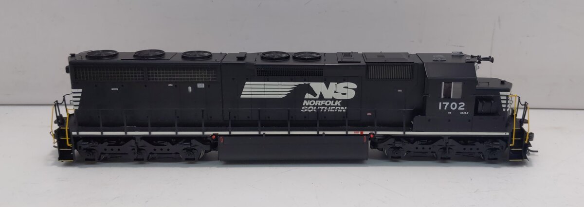 Athearn G67210 HO Norfolk Southern SD45-2 Diesel Locomotive w/DCC & Sound #1702