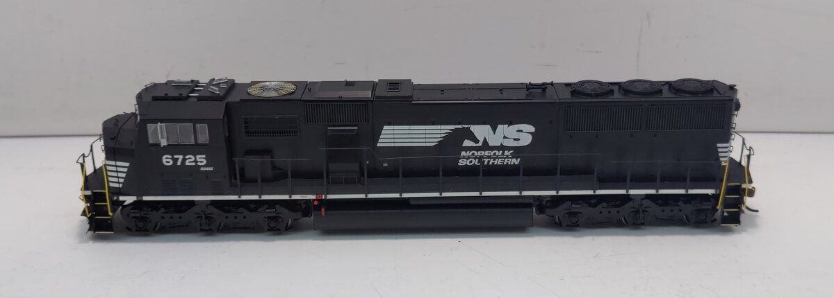 Athearn G67418 HO NS/Horsehead SD60I Diesel Locomotive w/DCC & Sound #6725