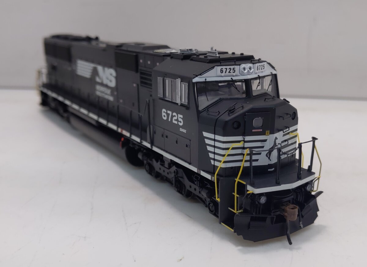 Athearn G67418 HO NS/Horsehead SD60I Diesel Locomotive w/DCC & Sound #6725