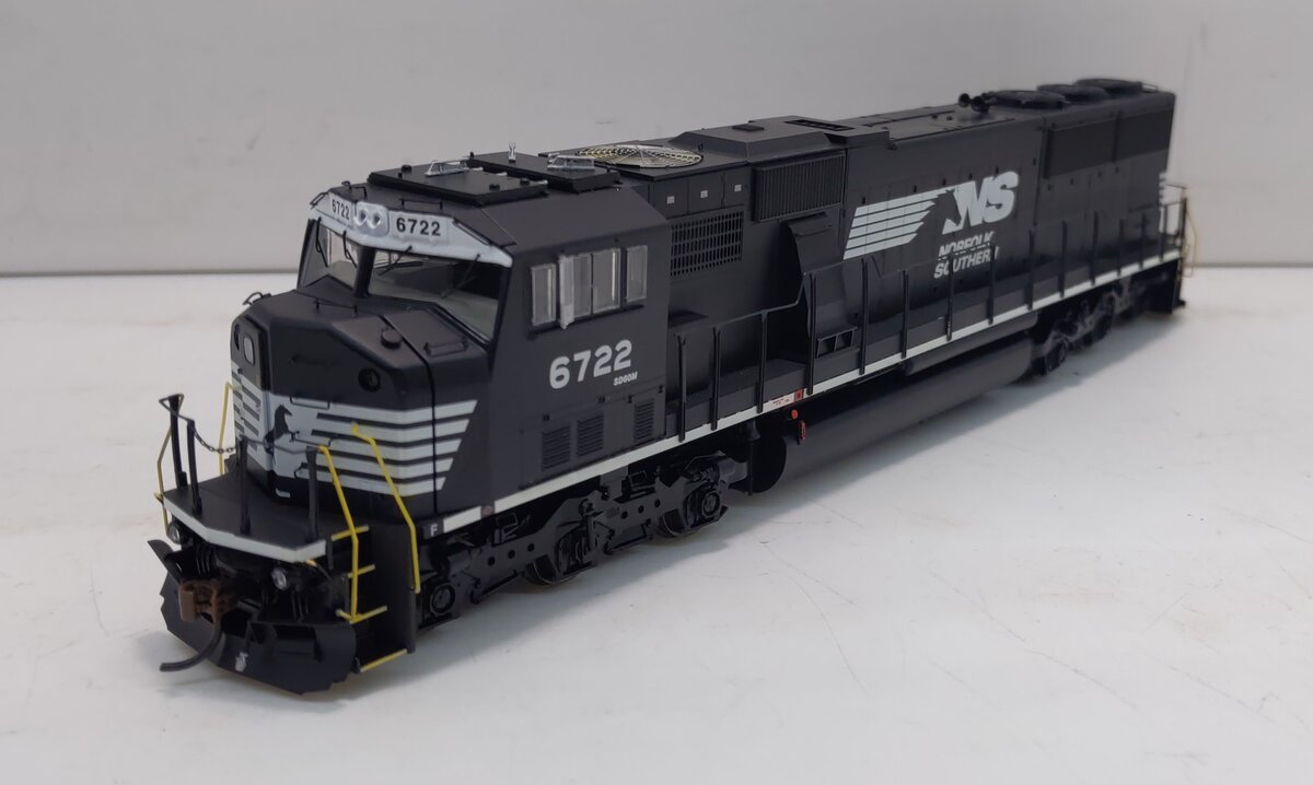 Athearn G67417 HO NS/Horsehead SD60I Diesel Locomotive w/DCC & Sound #6722