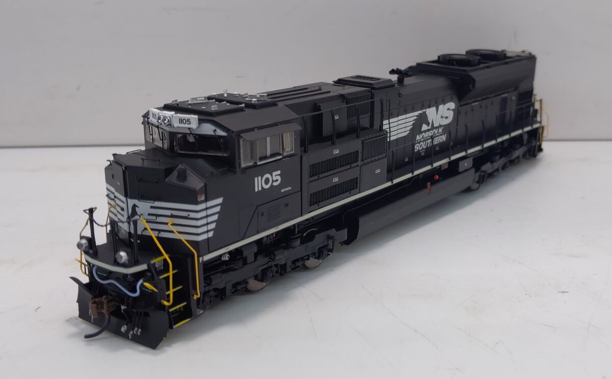 Athearn G68879 HO NS SD70ACe Diesel Locomotive with DCC & Sound #1105