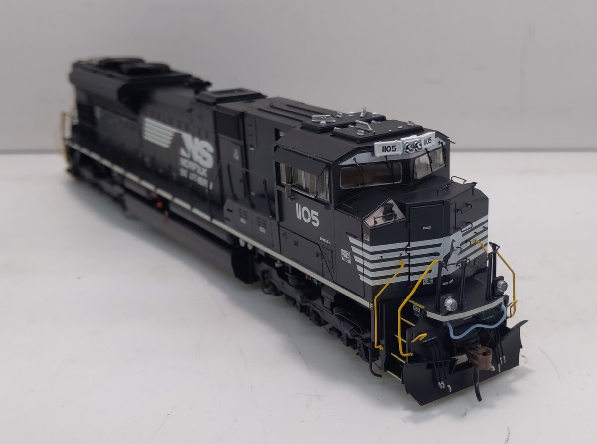 Athearn G68879 HO NS SD70ACe Diesel Locomotive with DCC & Sound #1105