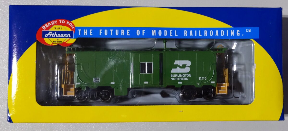 Athearn 74703 HO Scale Burlington Northern Bay Window Caboose #11710