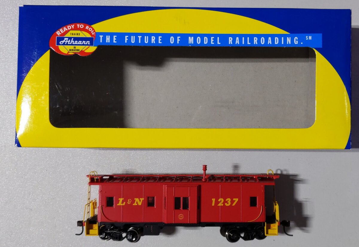 Athearn 74729 HO Scale Louisville & Nashville Bay Window Caboose #1237