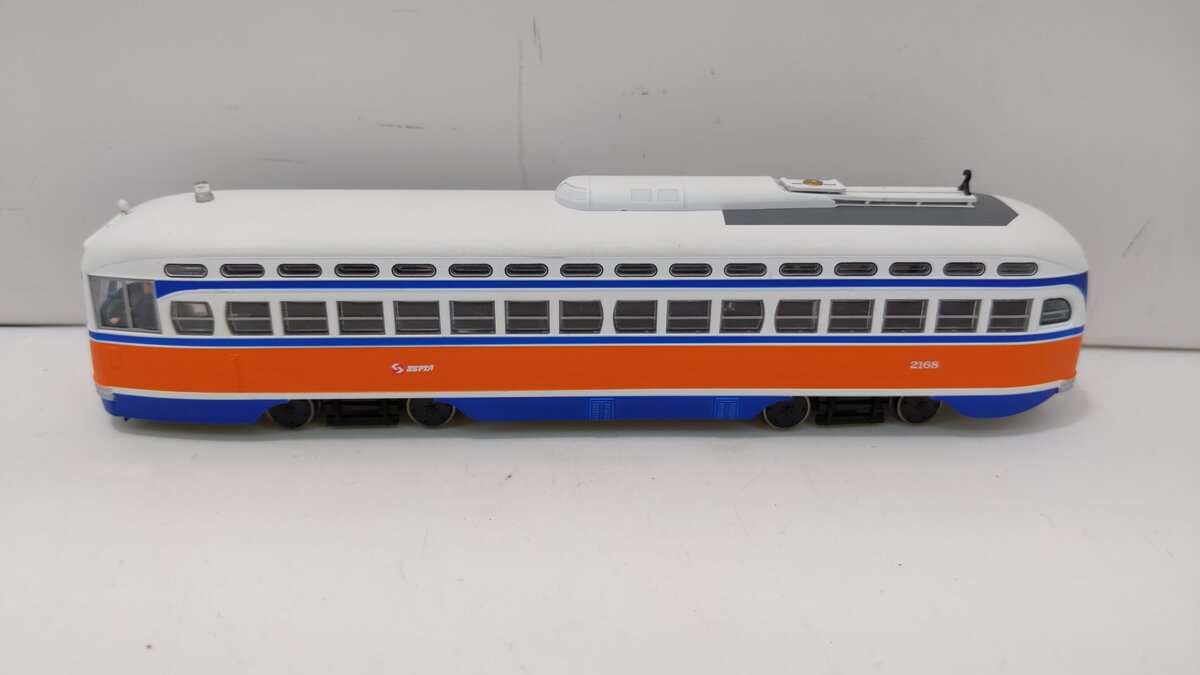 Bowser 12601 HO Scale SEPTA "Gulf Oil" "Post War" PCC Trolley Car #2168