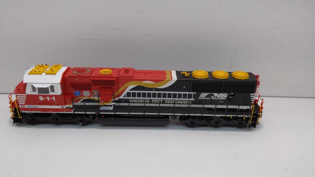 Athearn G65200 HO Scale Norfolk Southern SD60E Diesel Locomotive #911