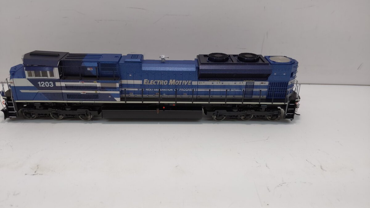 Athearn G68716 HO Electro-Motive Diesel SD70ACe Diesel Locomotive #1203 (Blue)