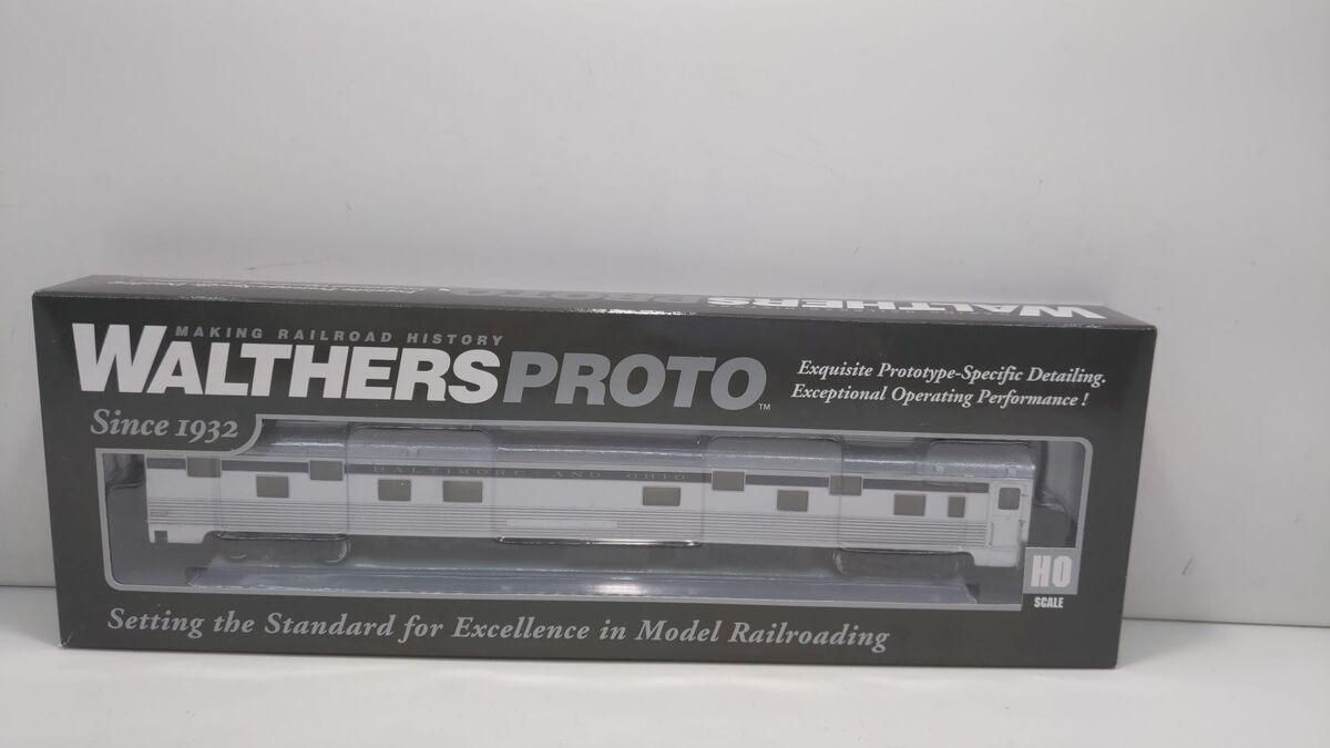 Walthers 920-9404 HO Baltimore & Ohio 85' Budd Bird Series 16-4 Sleeper Standard