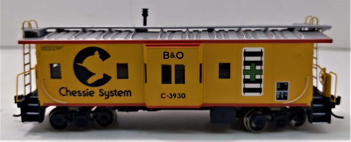 Athearn 74727 HO Chessie/B&O Bay Window Caboose #C-3930