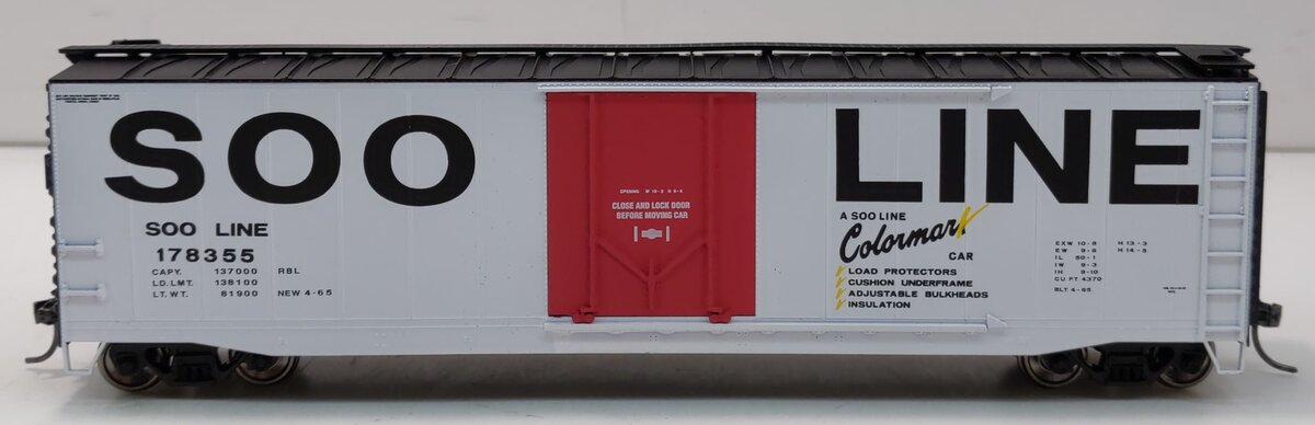 Rivarossi HR6366 HO Soo Line 50ft Boxcar with Plug Door and Roofwalk #178355