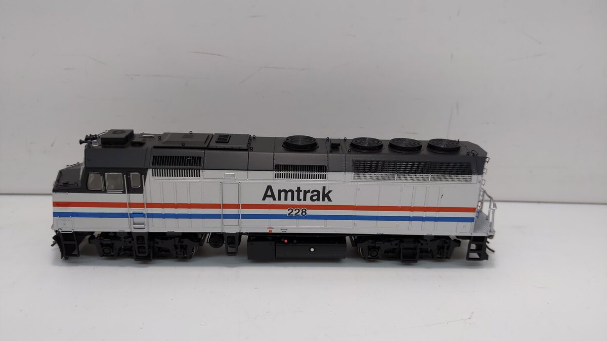 Rapido Trains 83009 HO Amtrak Modern F40PH #228