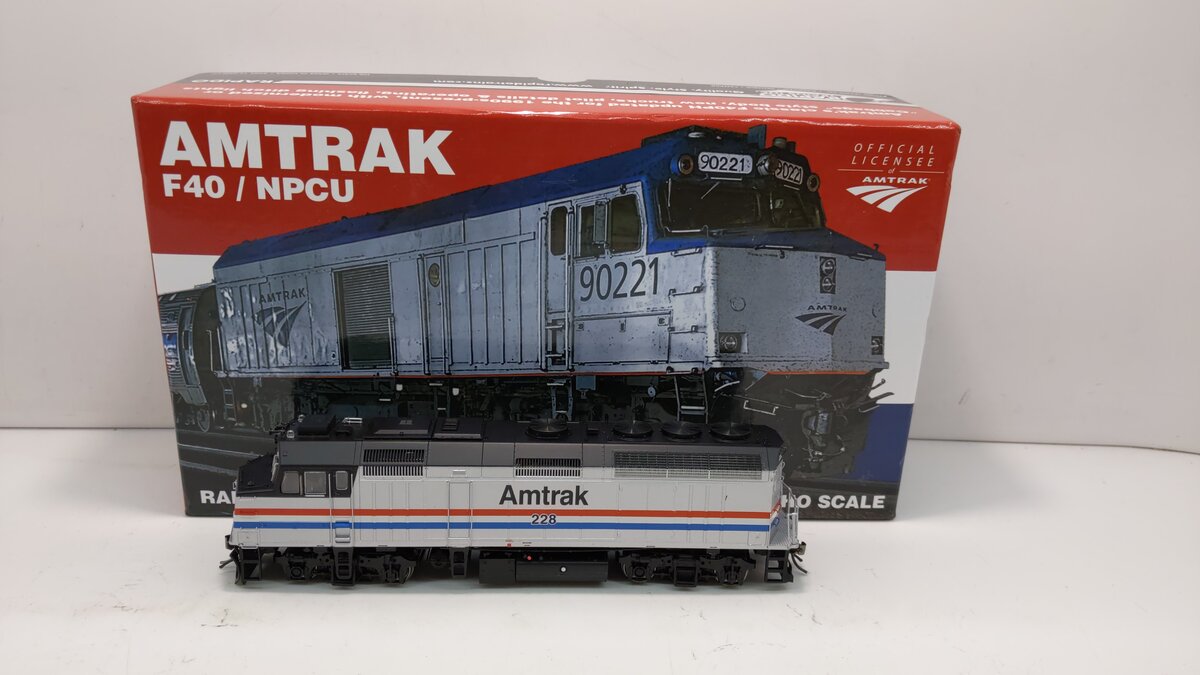 Rapido Trains 83009 HO Amtrak Modern F40PH #228