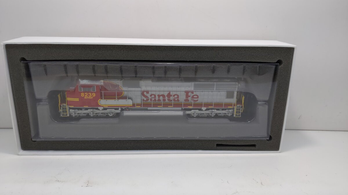 Athearn G62210 HO SF/Warbonnet/BNSF Patch SD75M Diesel Locomotive #8239