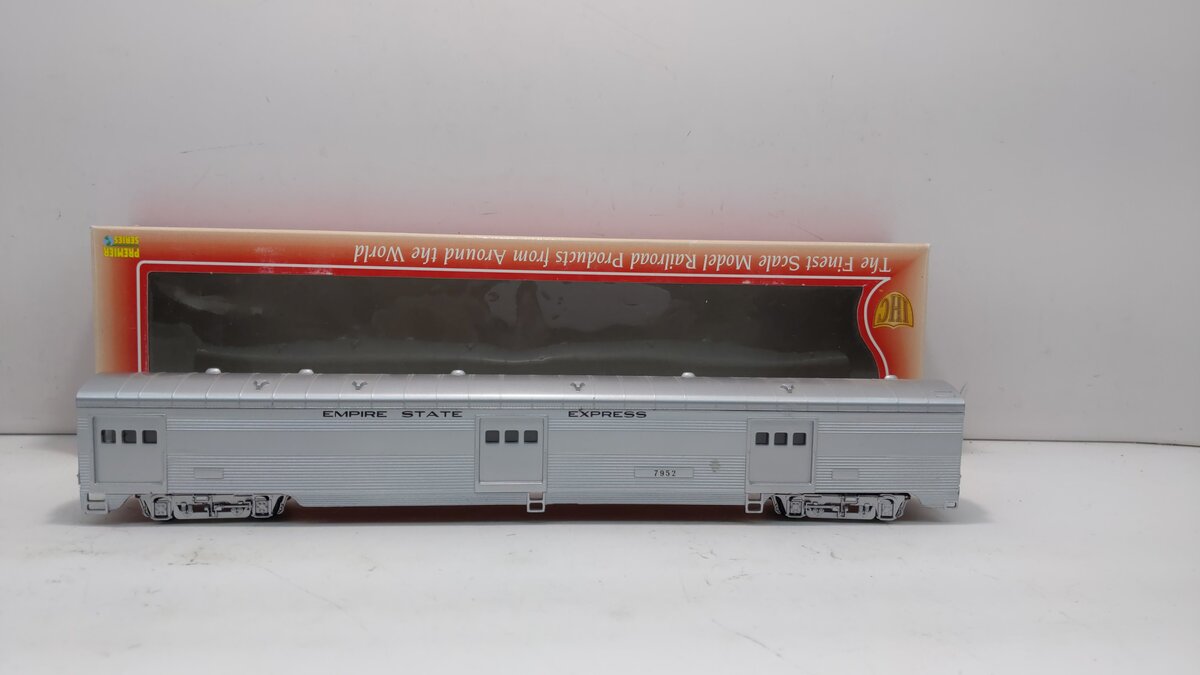 IHC 47371 NYC Corrugated Side Coach