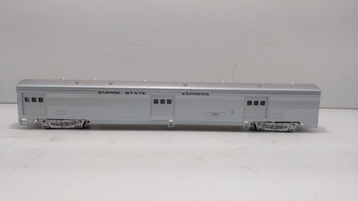 IHC 47371 NYC Corrugated Side Coach