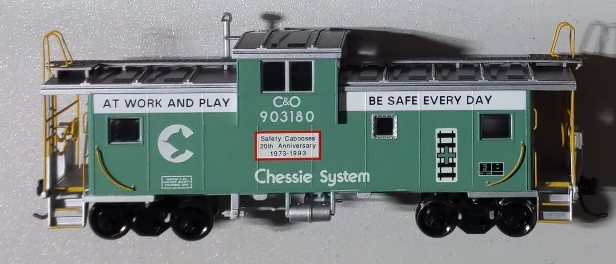 Atlas 1994 HO Scale Chessie Safety Extended Vision Caboose #903180