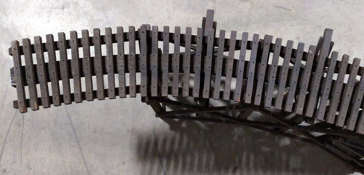 G Scale Wooden Curved Trestle Bridge EX