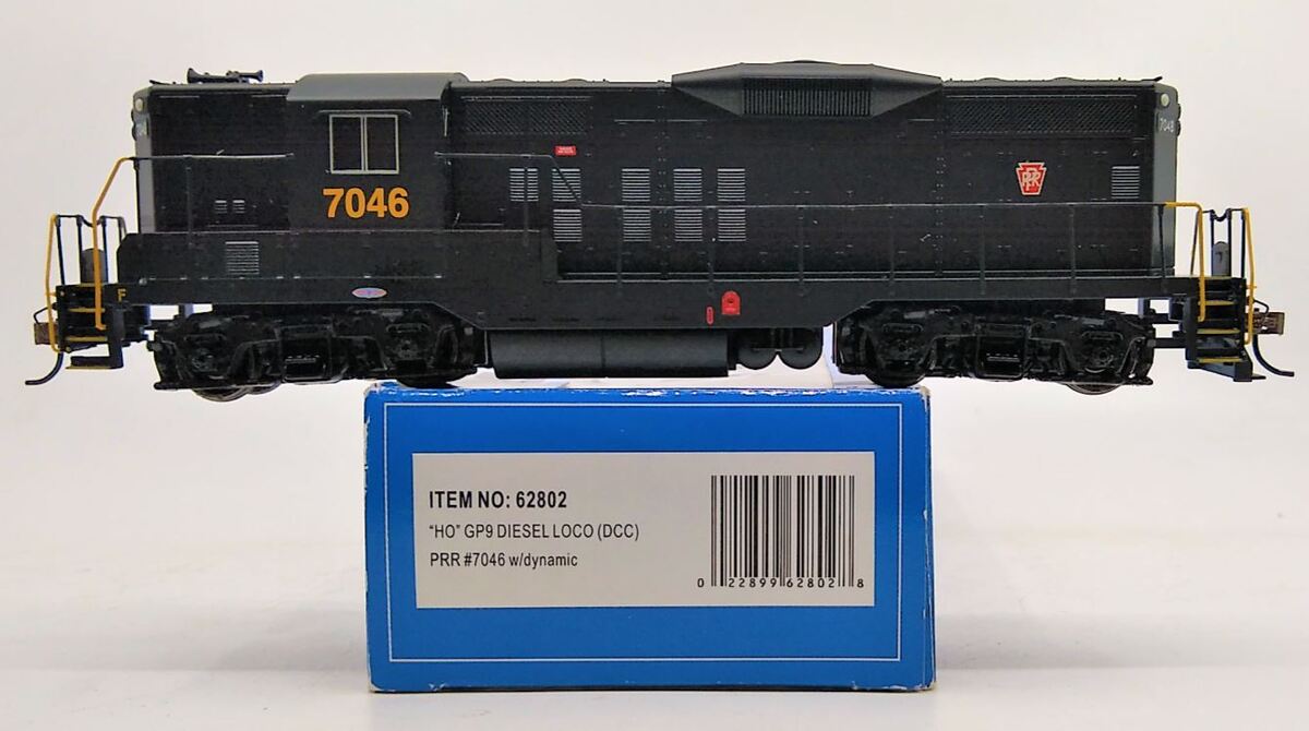 Bachmann 62802 HO Scale Pennsylvania GP9 Diesel Locomotive #7046 w/DCC