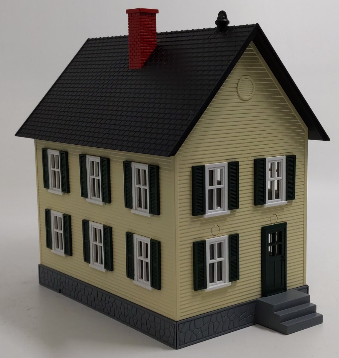 MTH 30-9023 Row House Yellow w/ Green Shutters