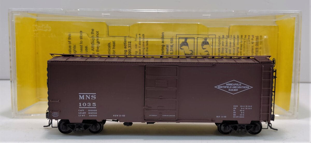 Kadee 4021 HO Scale Minneapolis, Northfield & Southern 40' PS-1 Boxcar #1035