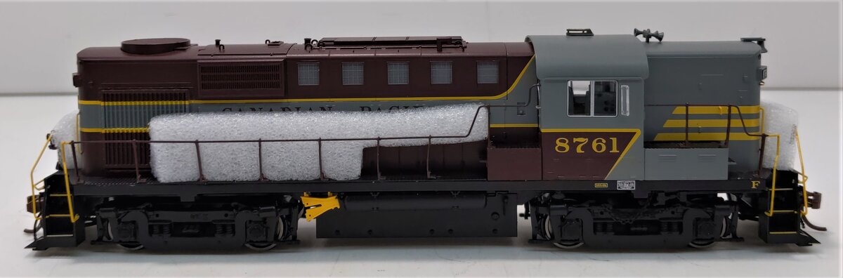 Rapido Trains 32527 HO CP MLW RS-18 Diesel Locomotive #8761 w/DCC/Sound