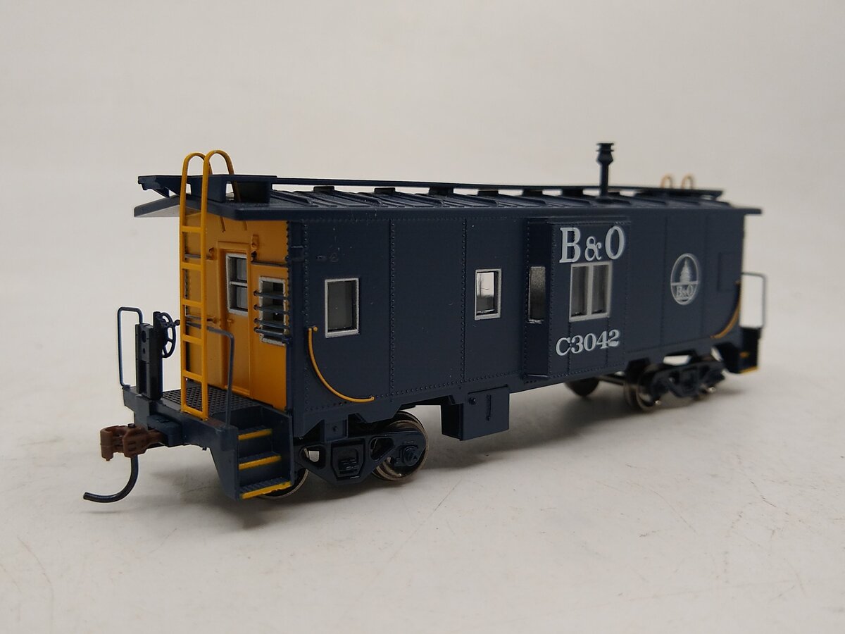 Athearn 75002 HO Baltimore and Ohio Bay Window Caboose #C-3042