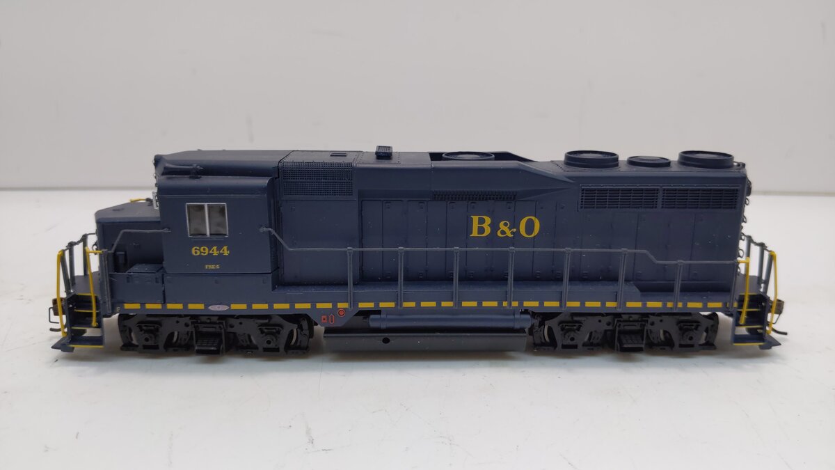 Bachmann 67601 HO Baltimore & Ohio EMD GP30 Diesel Loco Sound/DCC #6944