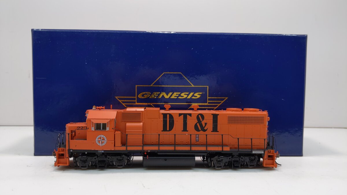 Athearn G65416 HO DT&I GP38-2 Phase 1a Diesel Locomotive w/DCC & Sound #223