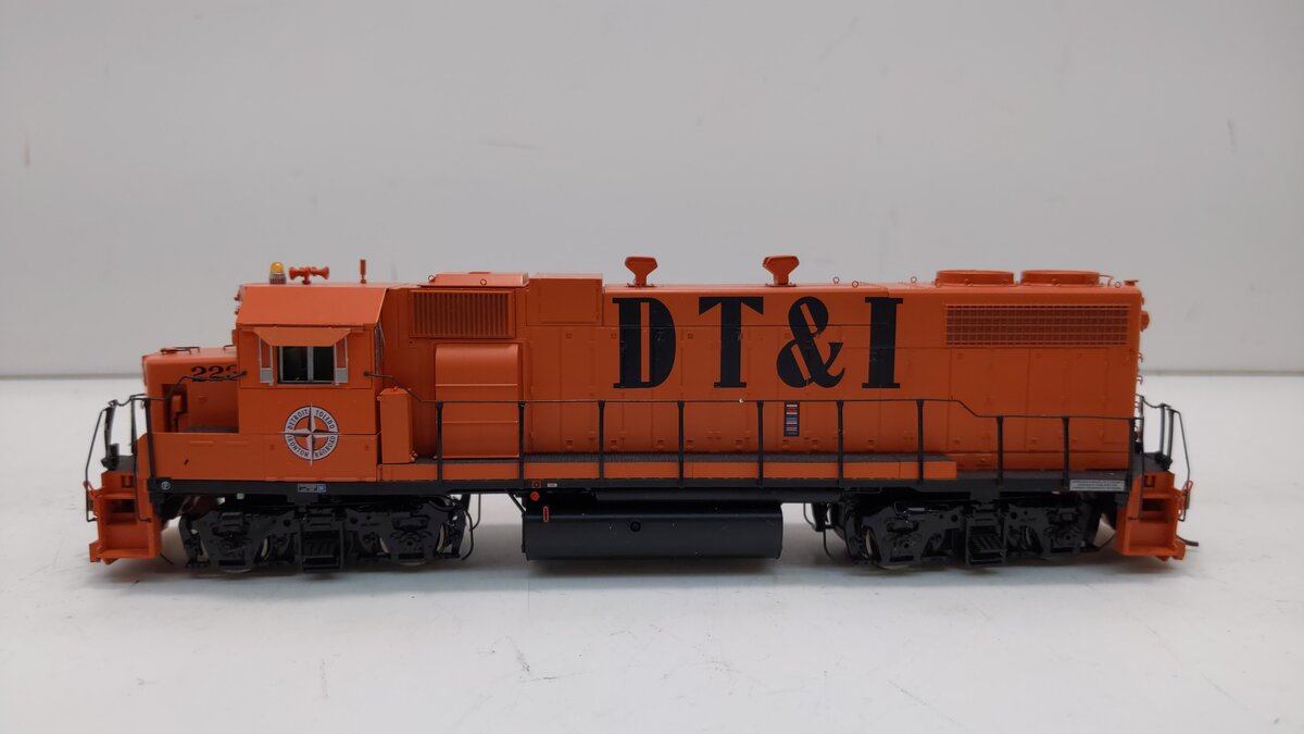 Athearn G65416 HO DT&I GP38-2 Phase 1a Diesel Locomotive w/DCC & Sound #223