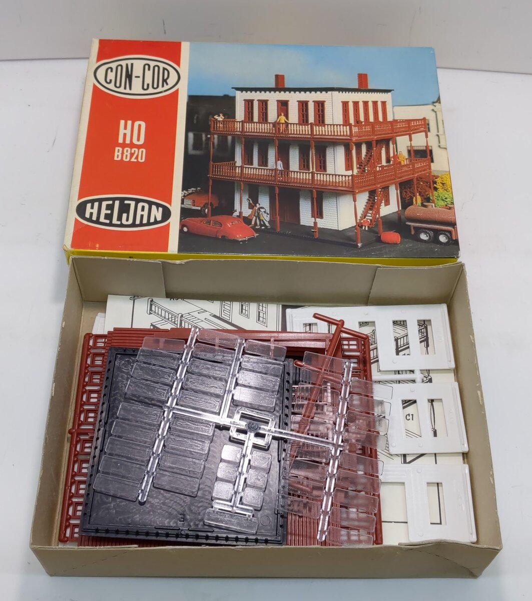 Con-Cor B820 HO Hotel Building Kit