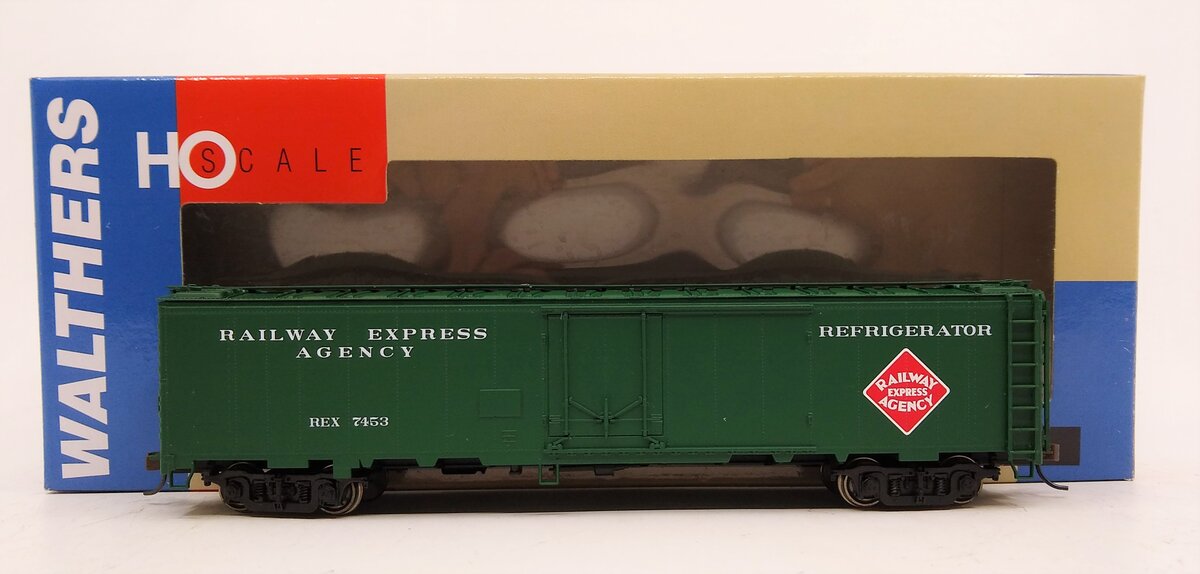 Walthers 932-6241 HO Scale Railway Express Agency 50' Express Reefer #7453