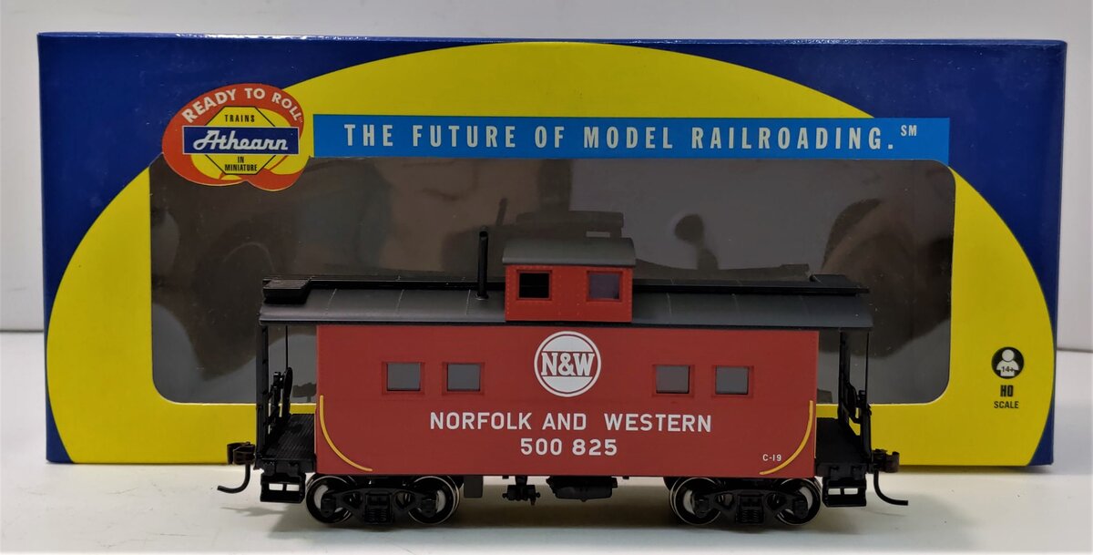 Athearn 74330 HO Norfolk & Western 4 Window Caboose #500825